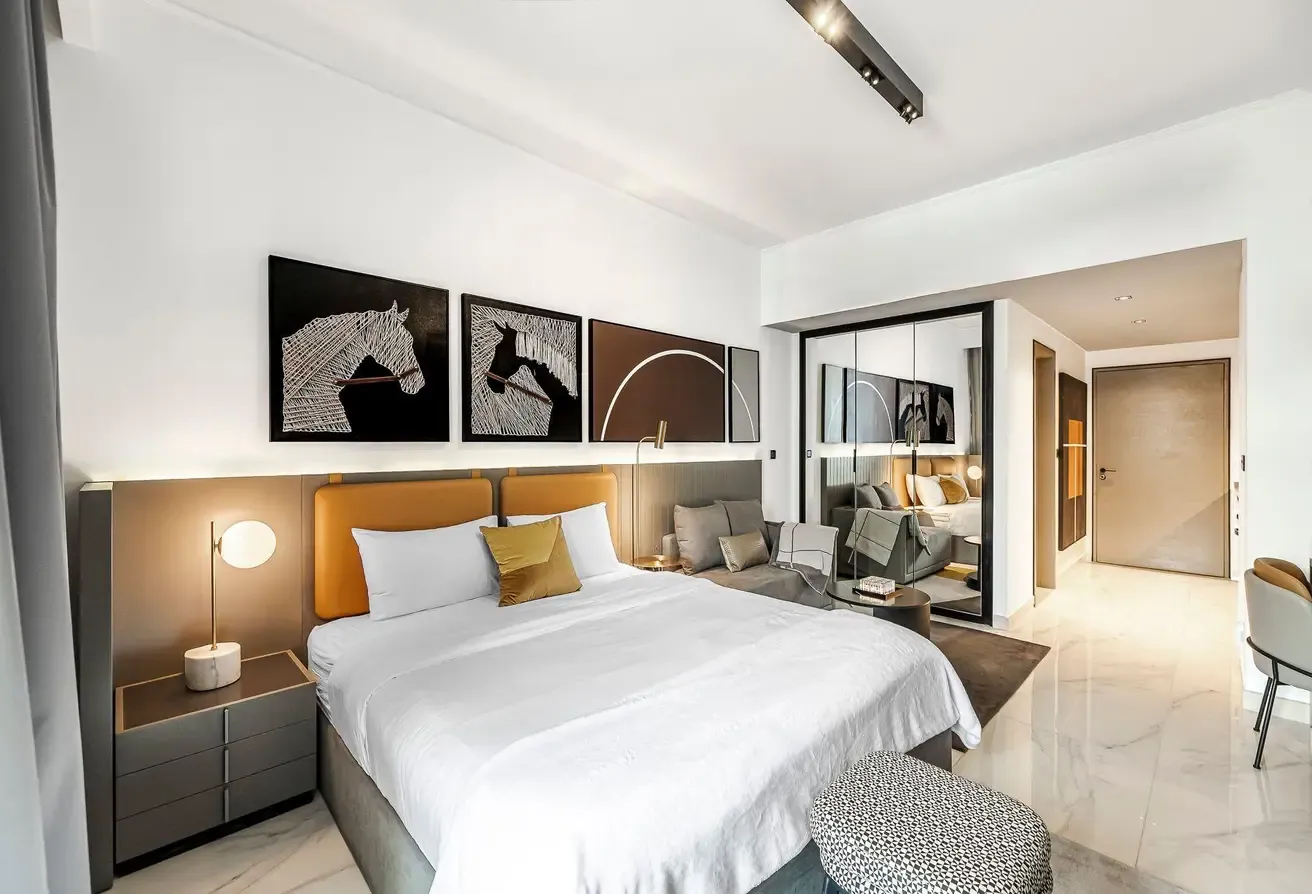 Spacious Studio with Canal View | All Bills Included