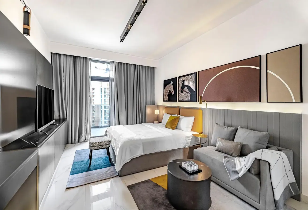 Spacious Studio with Canal View | All Bills Included
