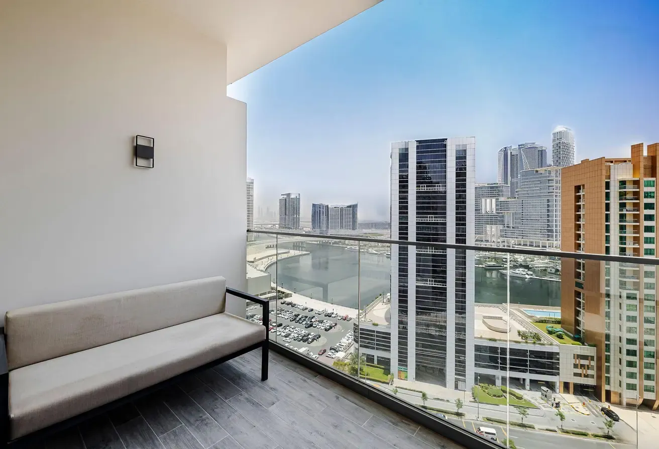 Spacious Studio with Canal View | All Bills Included