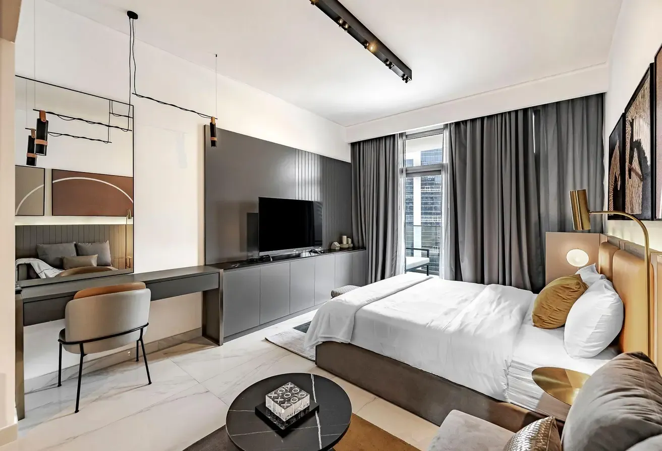 Spacious Studio with Canal View | All Bills Included