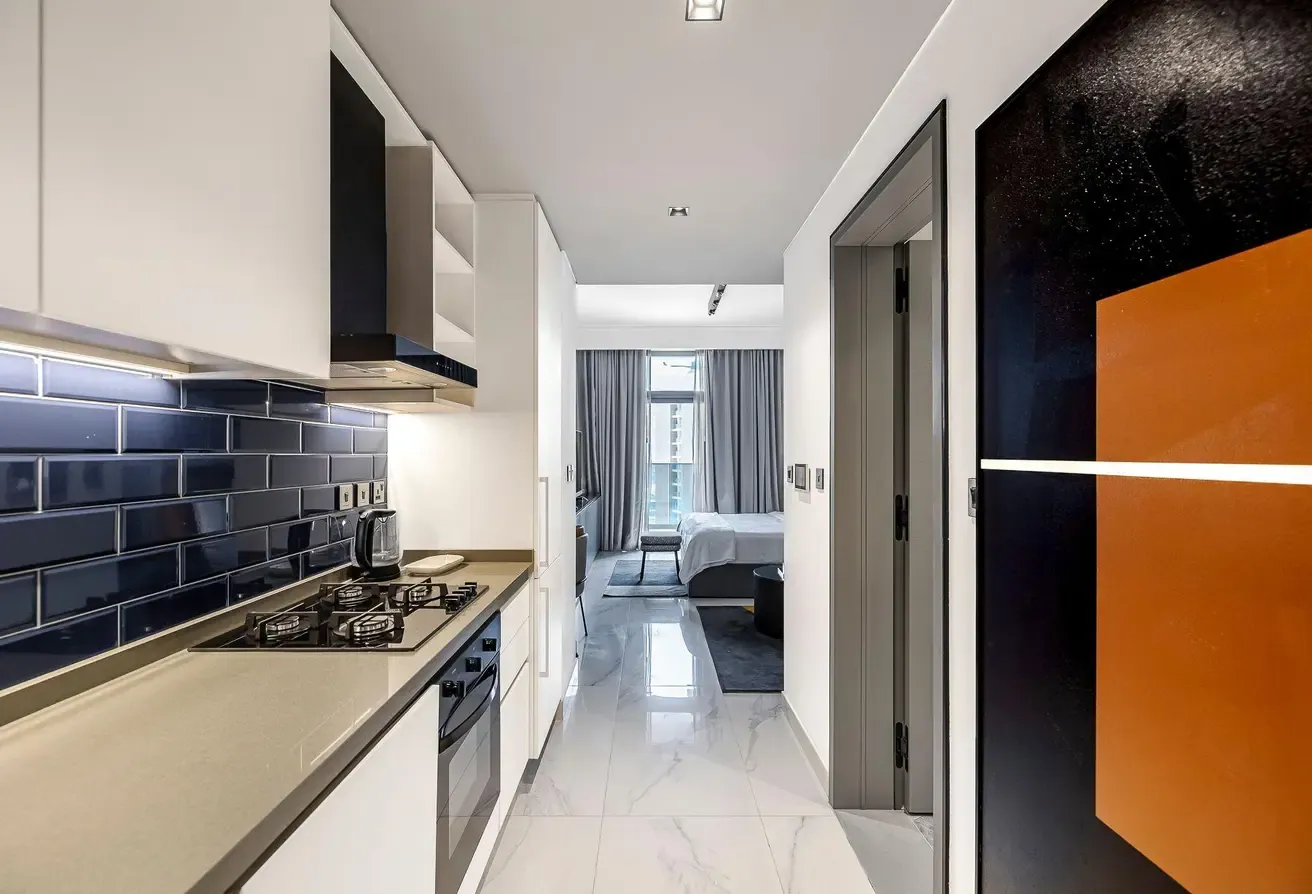 Spacious Studio with Canal View | All Bills Included