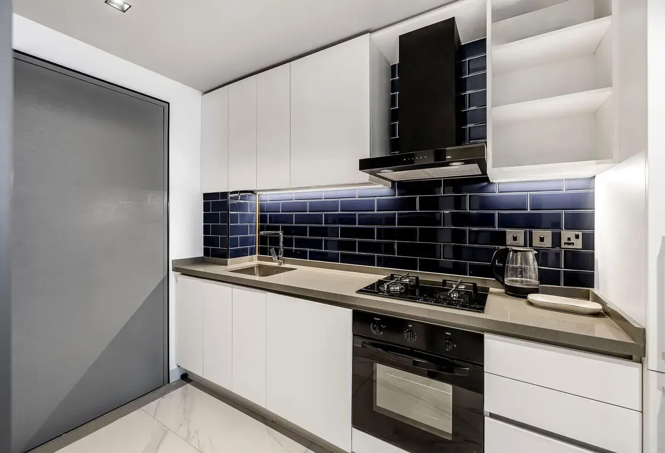 Spacious Studio with Canal View | All Bills Included
