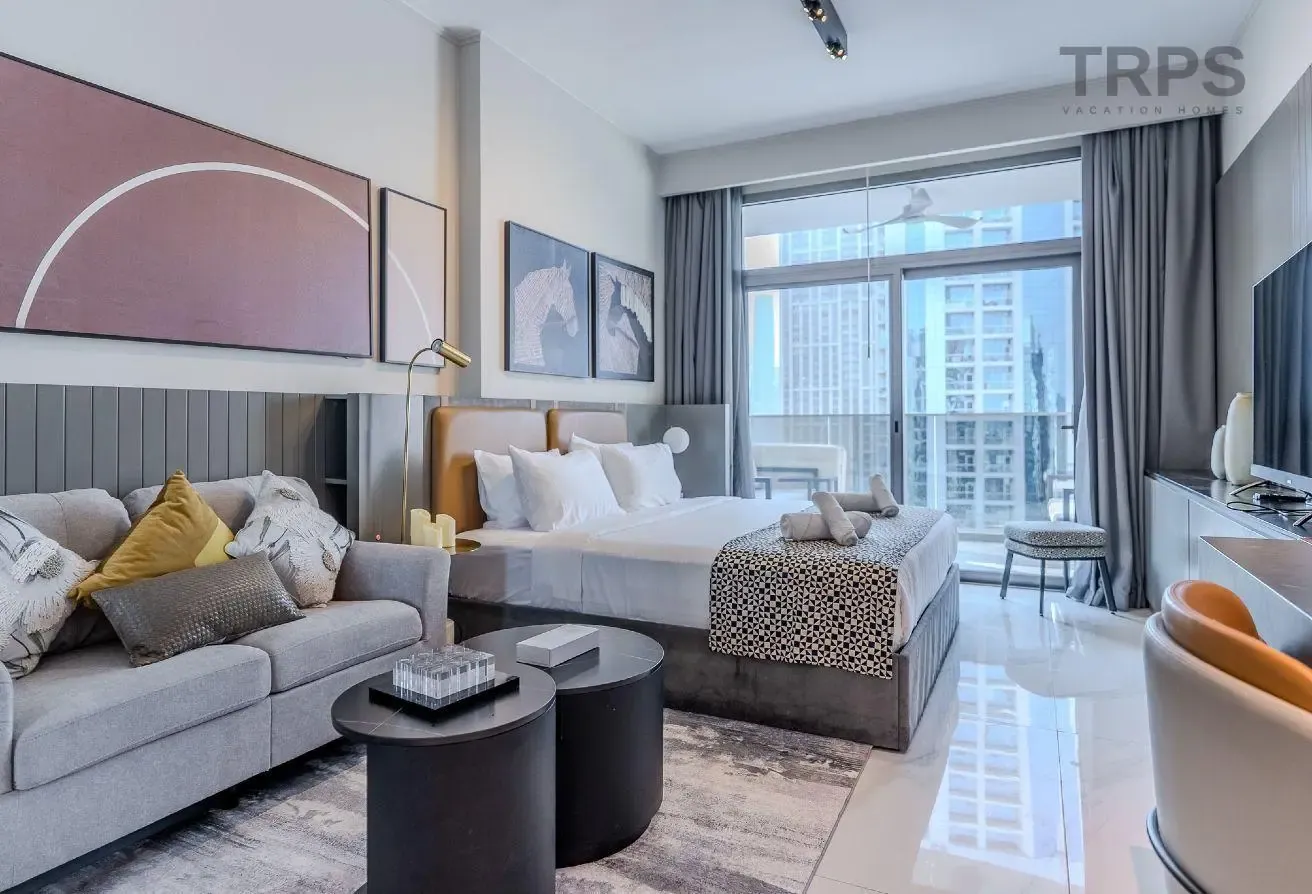 Bright Studio | Walk to Dubai Mall | Furnished