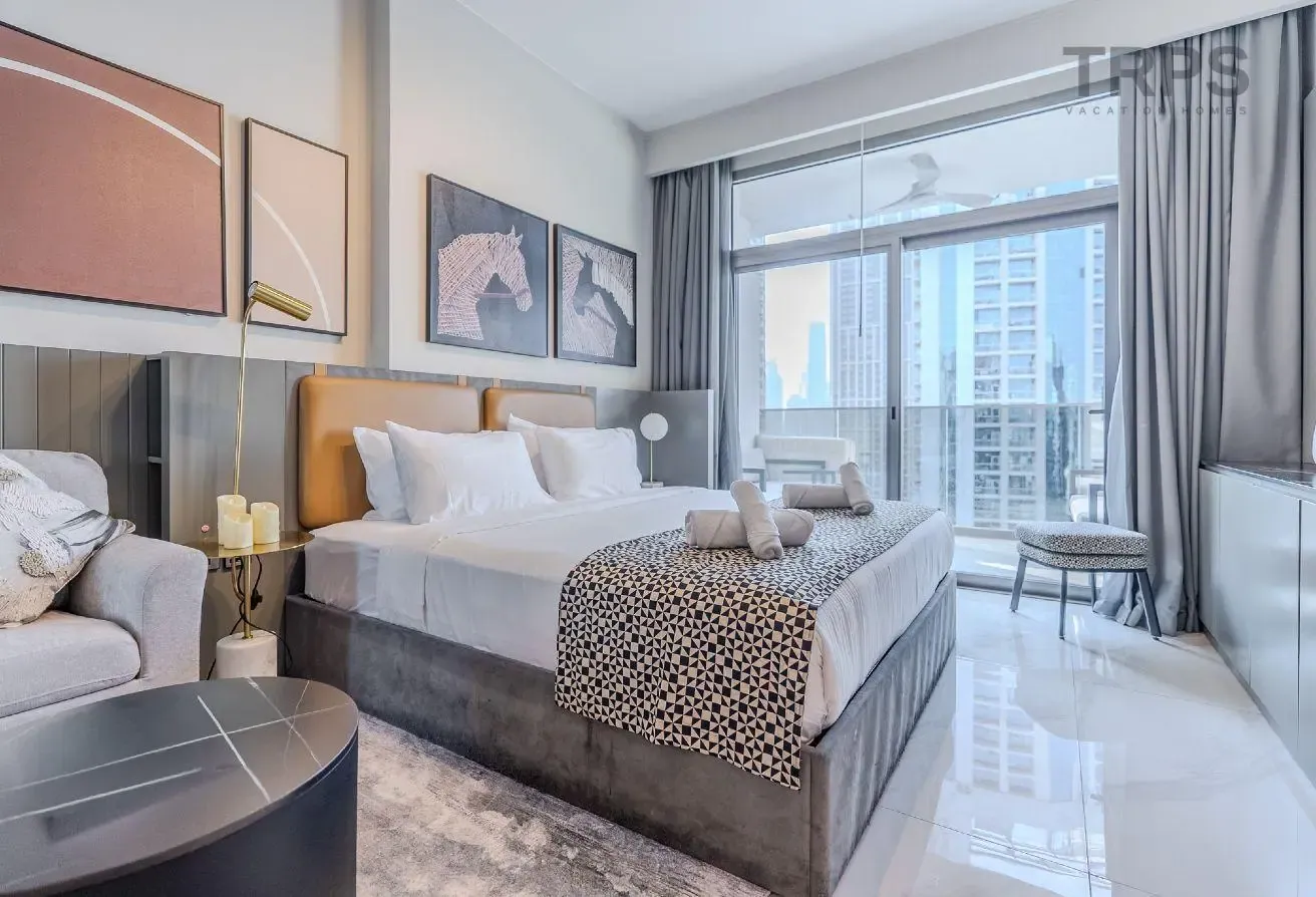 Bright Studio | Walk to Dubai Mall | Furnished