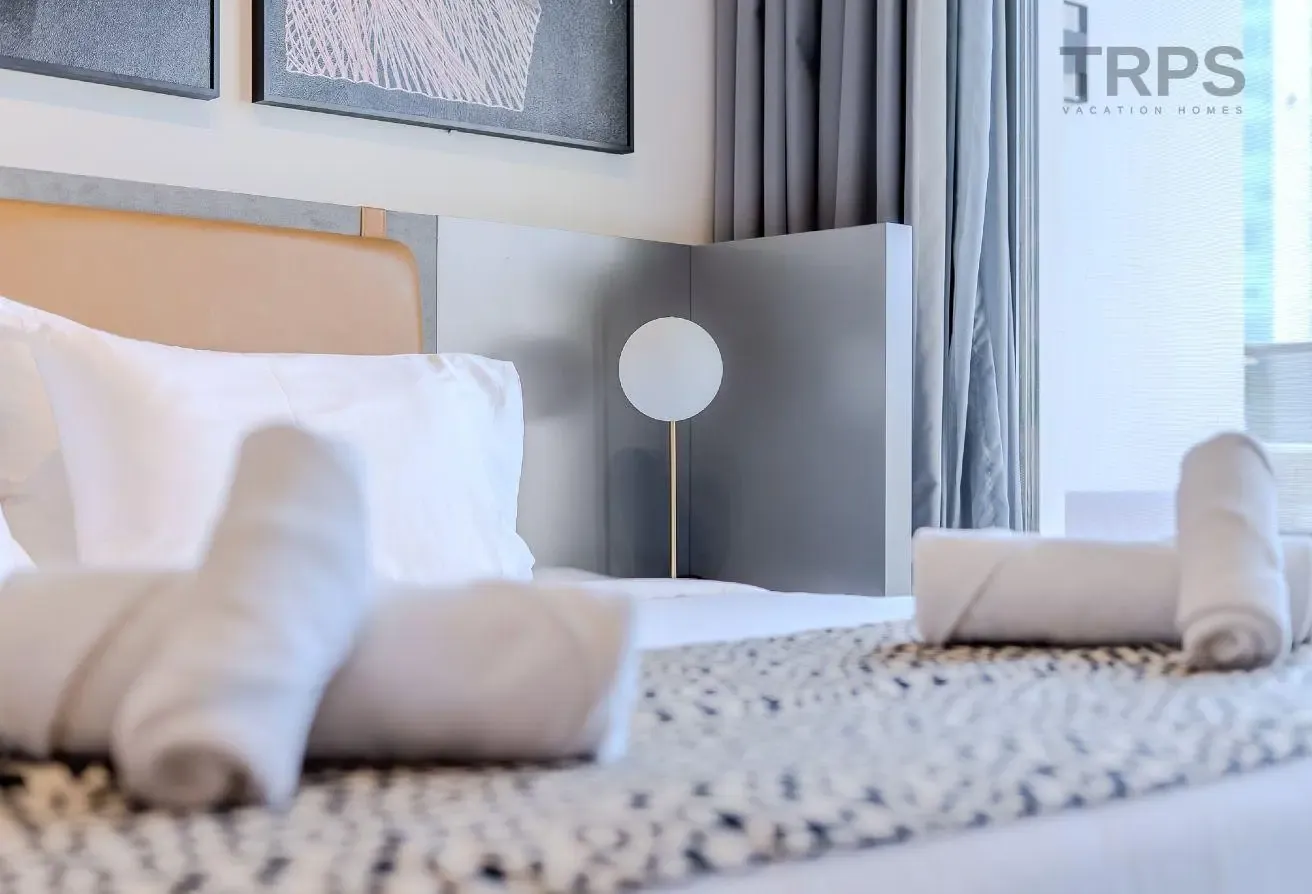 Bright Studio | Walk to Dubai Mall | Furnished