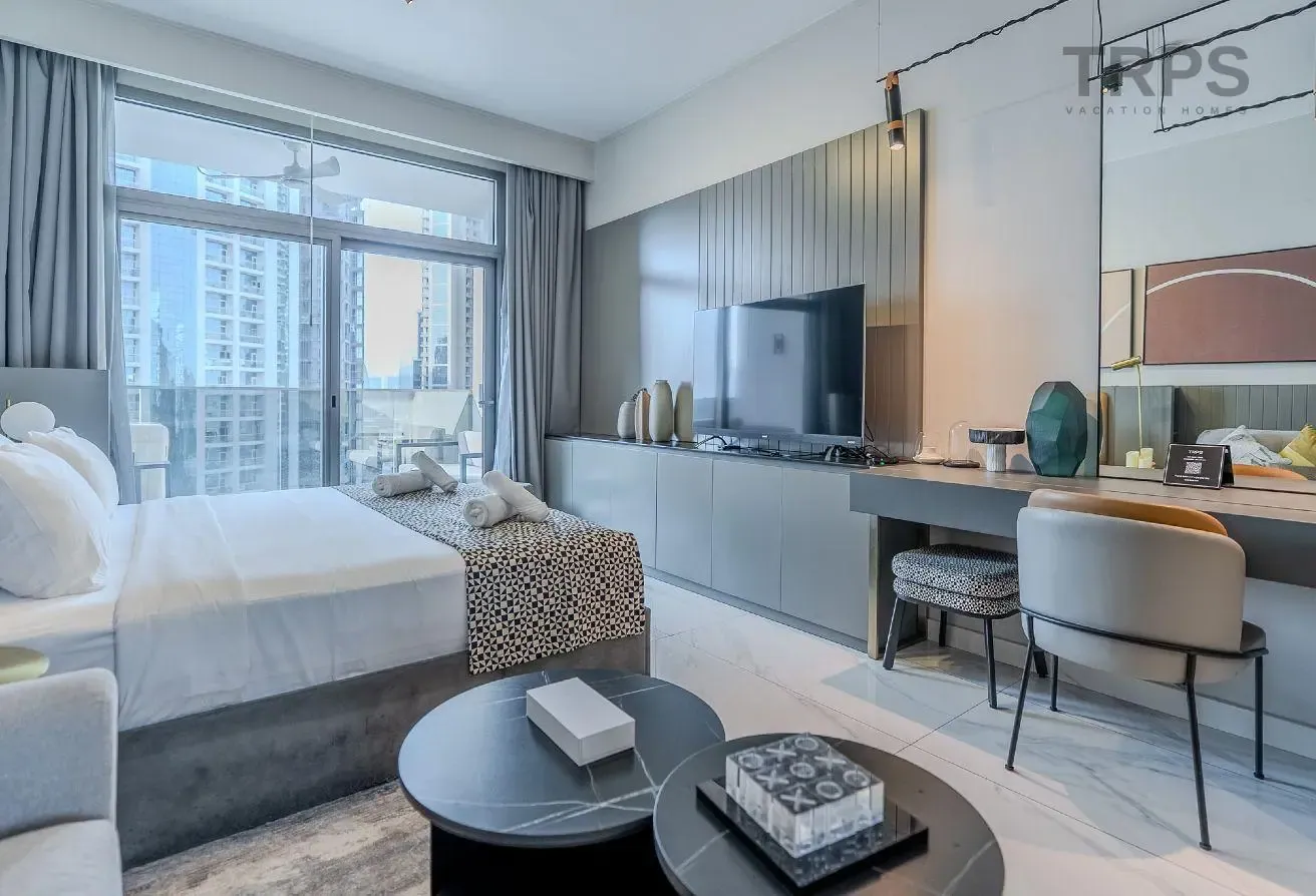 Bright Studio | Walk to Dubai Mall | Furnished
