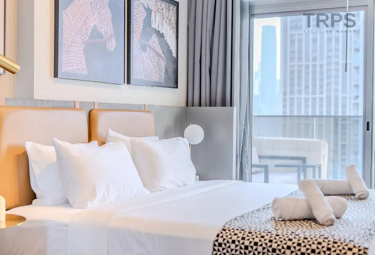 Bright Studio | Walk to Dubai Mall | Furnished