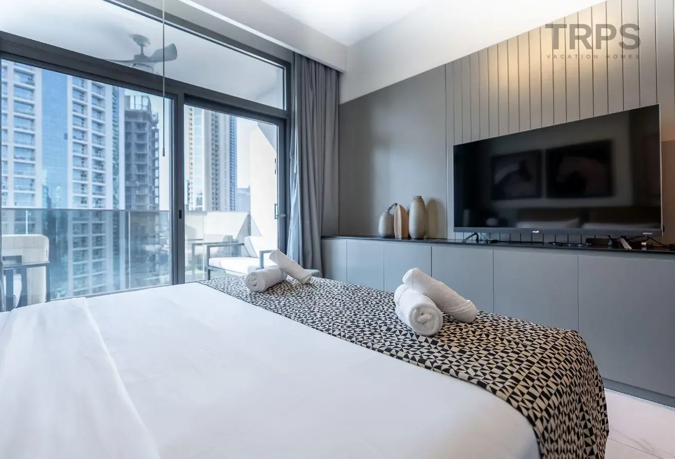 Bright Studio | Walk to Dubai Mall | Furnished