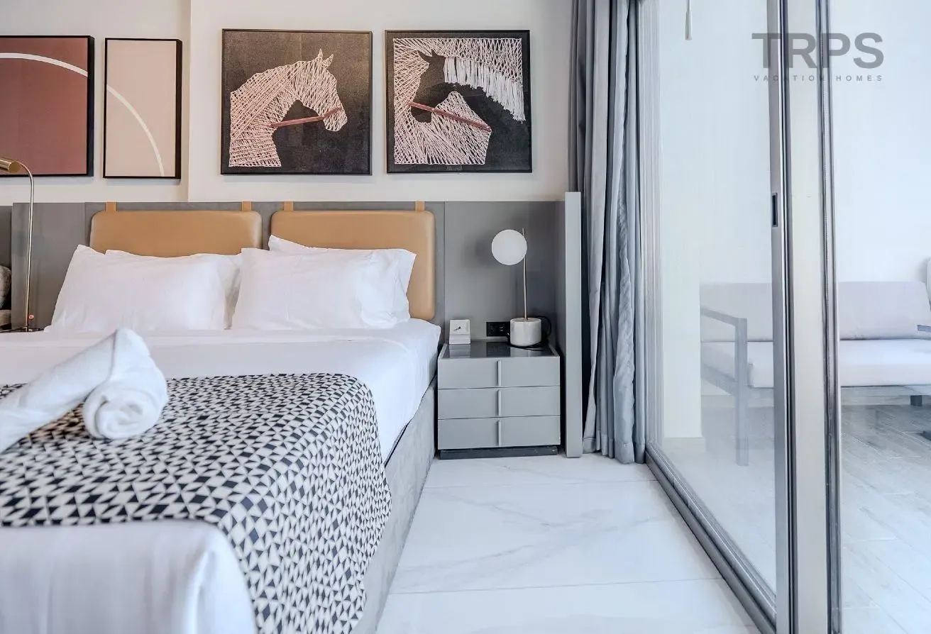 Bright Studio | Walk to Dubai Mall | Furnished