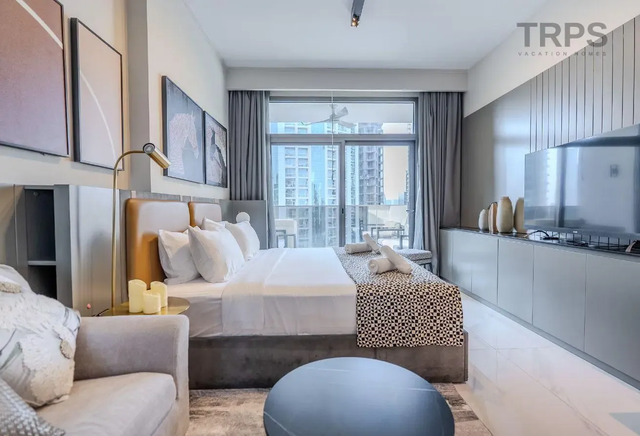 Bright Studio | Walk to Dubai Mall | Furnished