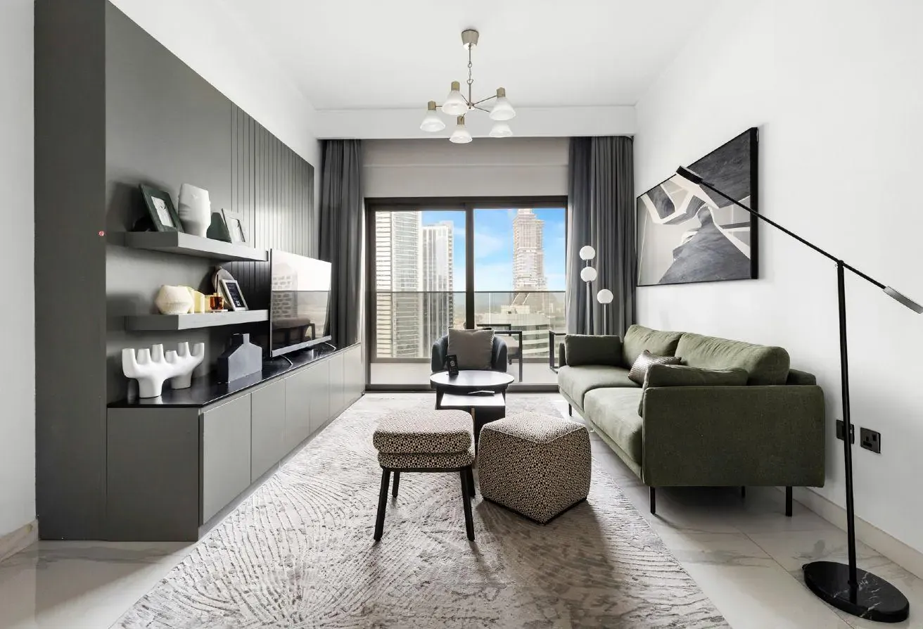 Spacious | 1BR Plus Study Room  | Canal View