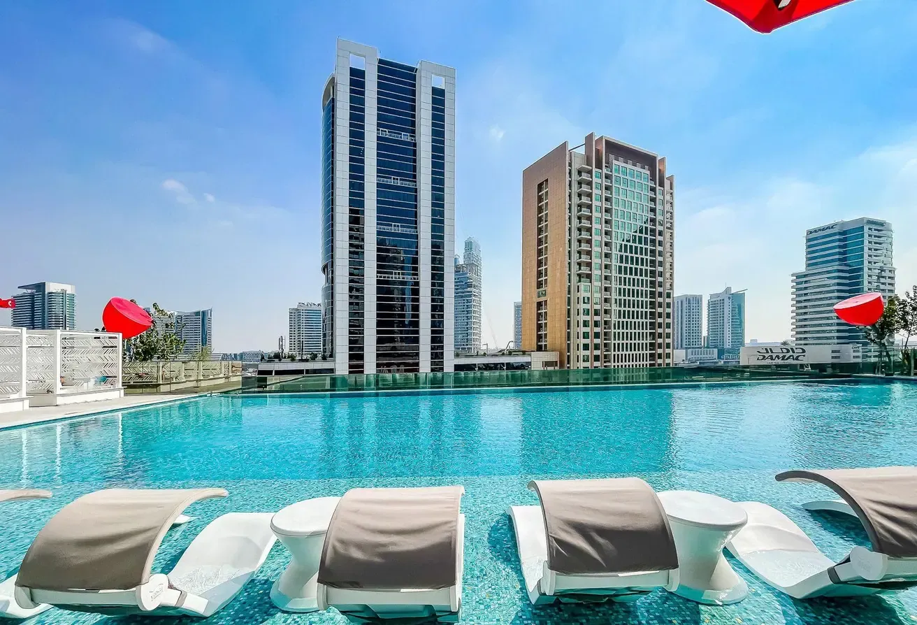 Spacious | 1BR Plus Study Room  | Canal View