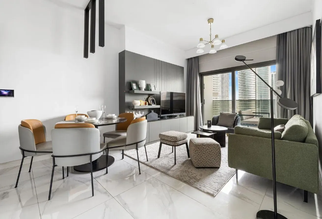 Spacious | 1BR Plus Study Room  | Canal View