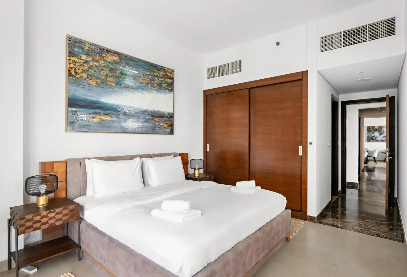 SUMMER DEAL | ALL BILLS INCLUDED | NEAR BEACH
