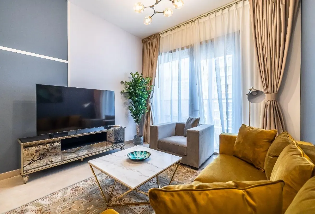 Luxury Living 2BR Few Steps from Marina and Beach