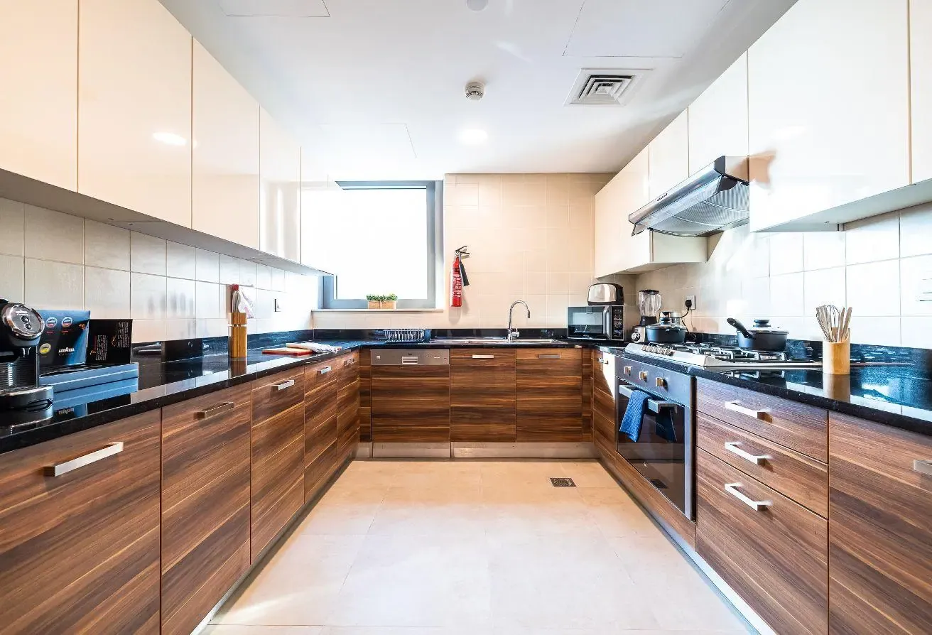 Luxury Living 2BR Few Steps from Marina and Beach