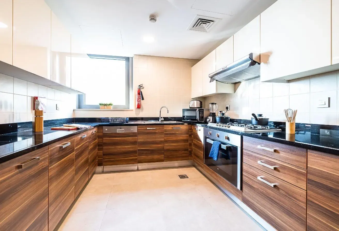 Luxury Living 2BR Few Steps from Marina and Beach