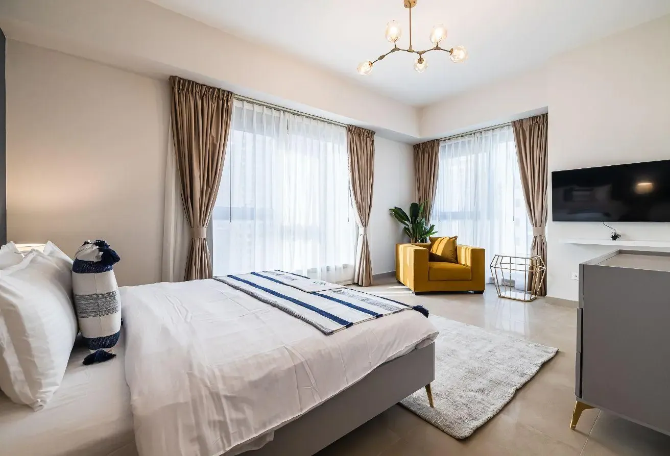 Luxury Living 2BR Few Steps from Marina and Beach