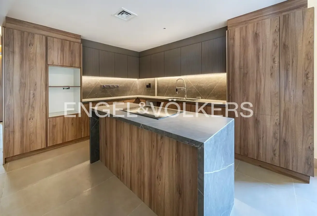 Fully Upgraded | Vacant | Full Marina View