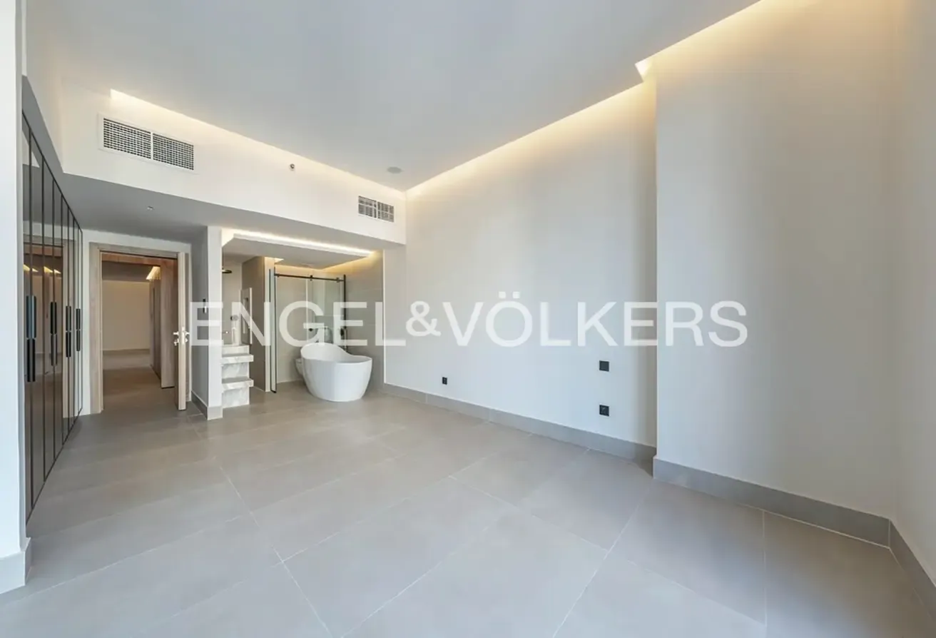 Fully Upgraded | Vacant | Full Marina View