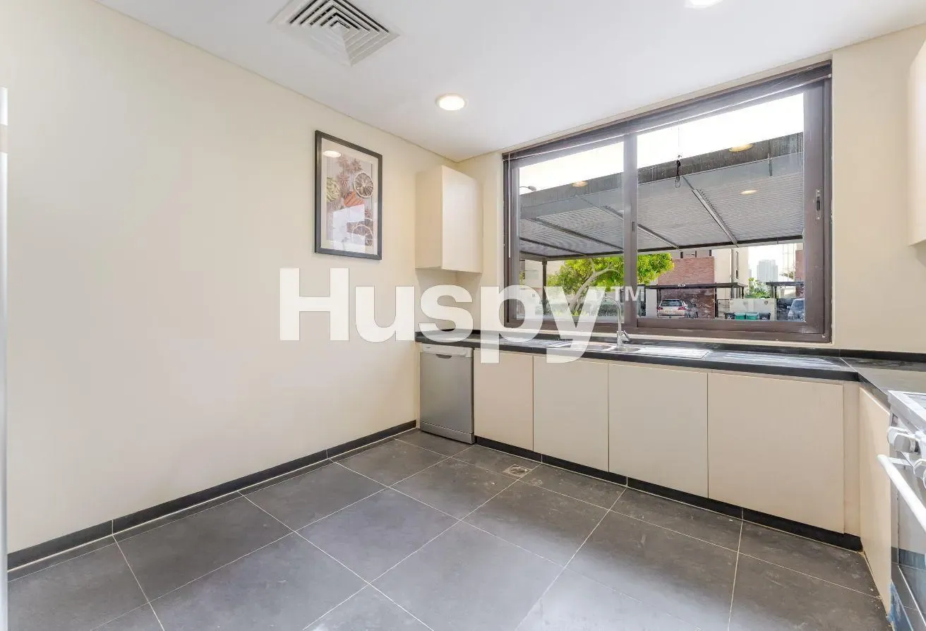 Vacant | Large Layout | Furnished