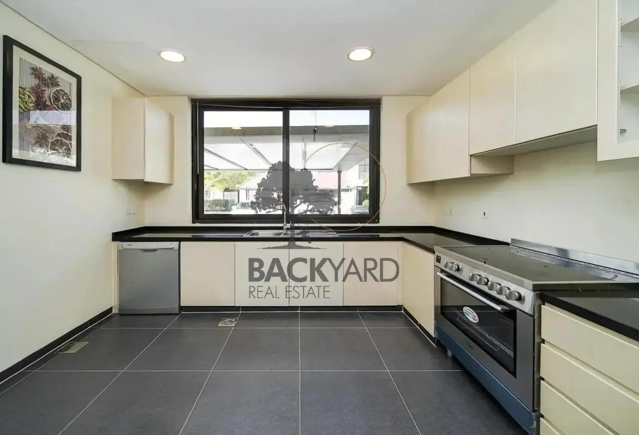 SPACIOUS 3BR VILLA | CLOSED KITCHEN | SINGLE ROW