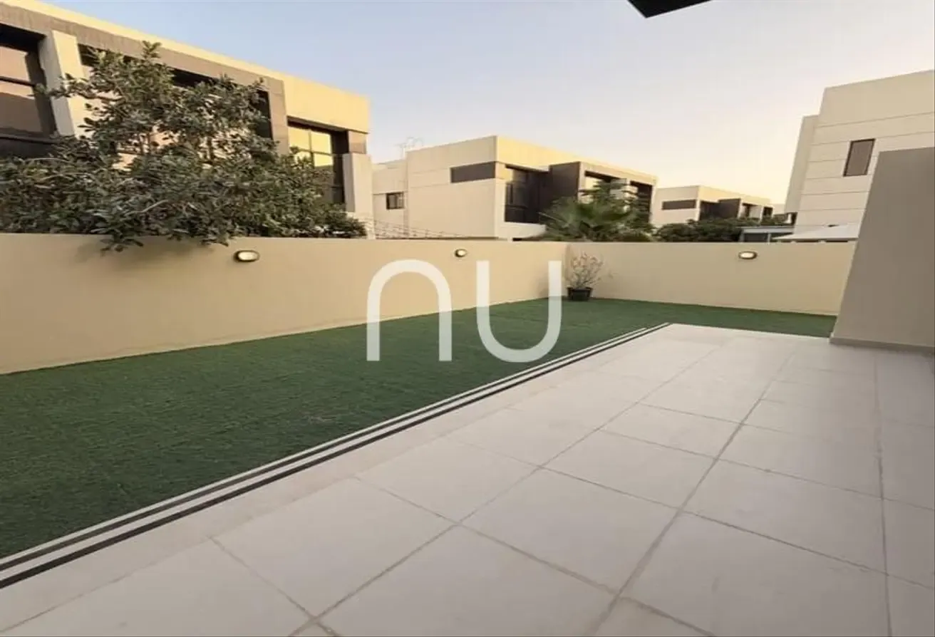 Fantastic Furnished| 3 BrVilla Flora |Damac Hills