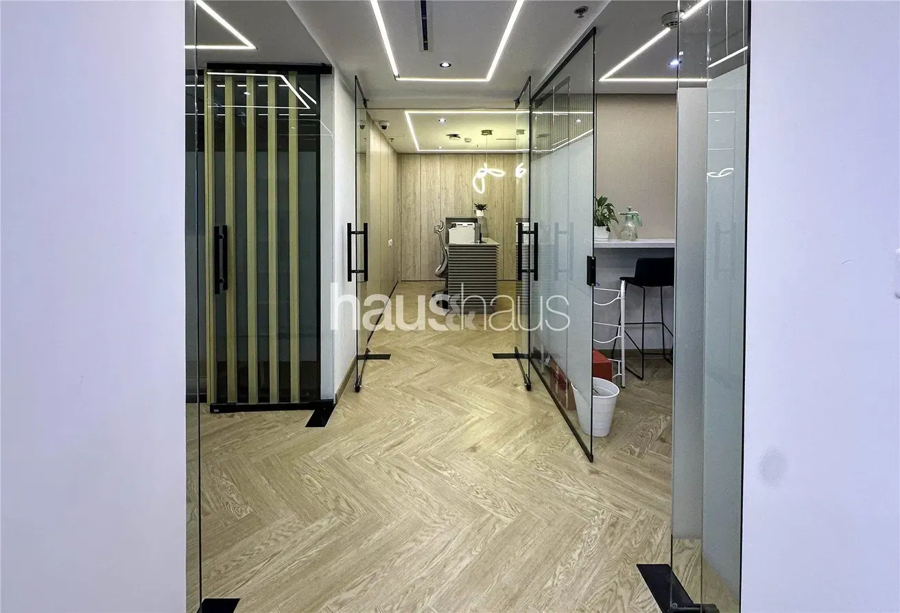 Turnkey Office | 4 Parking Spaces | Premium Fitout