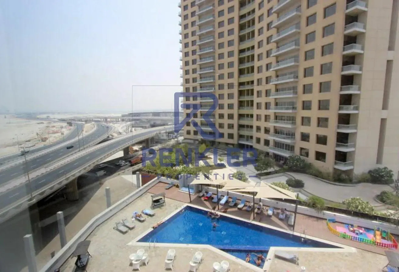 Fitted | Partitioned | Open View | Grade A