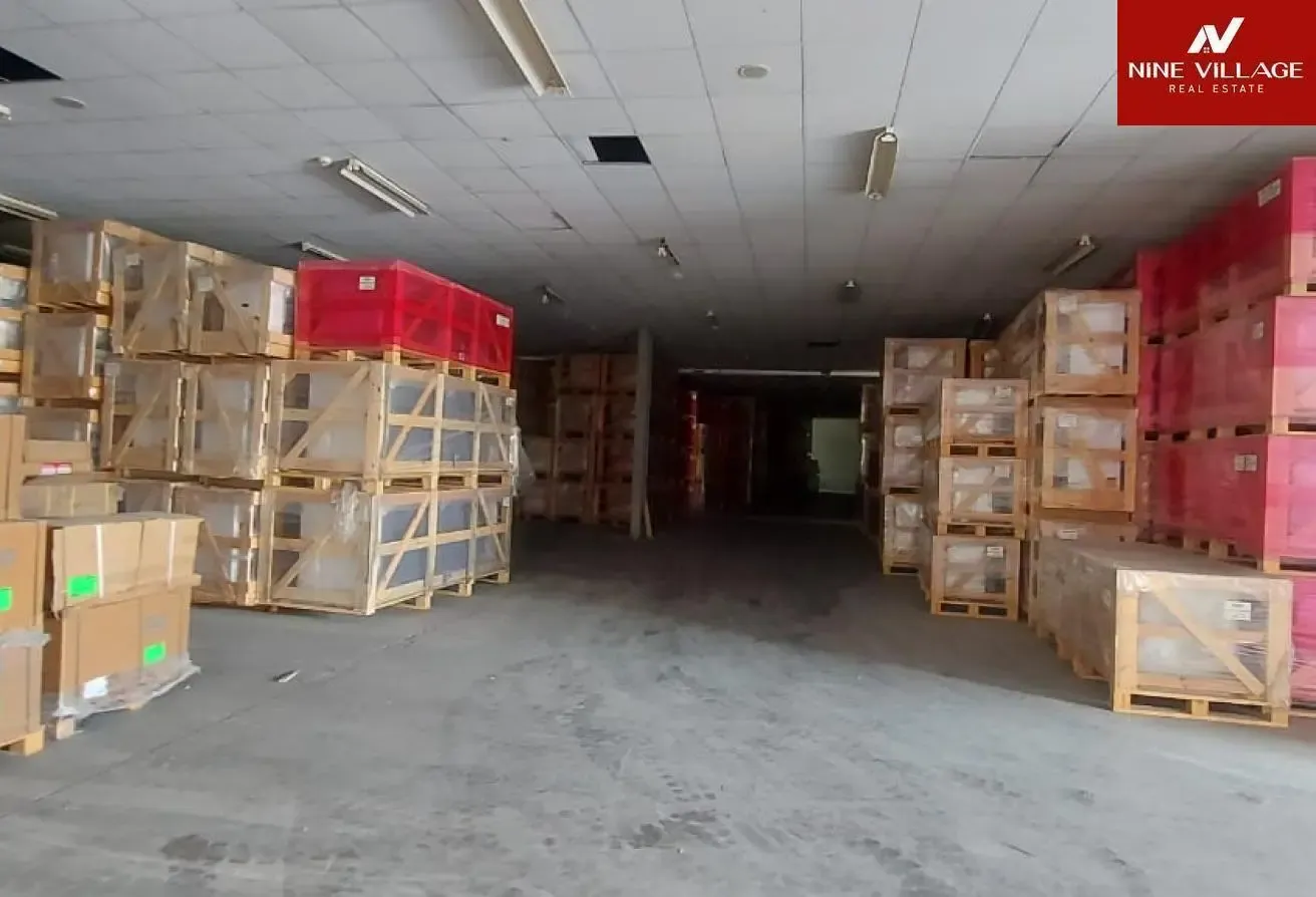 Warehouse for Sale in JAFZA 159000 sqft with 6-7 m