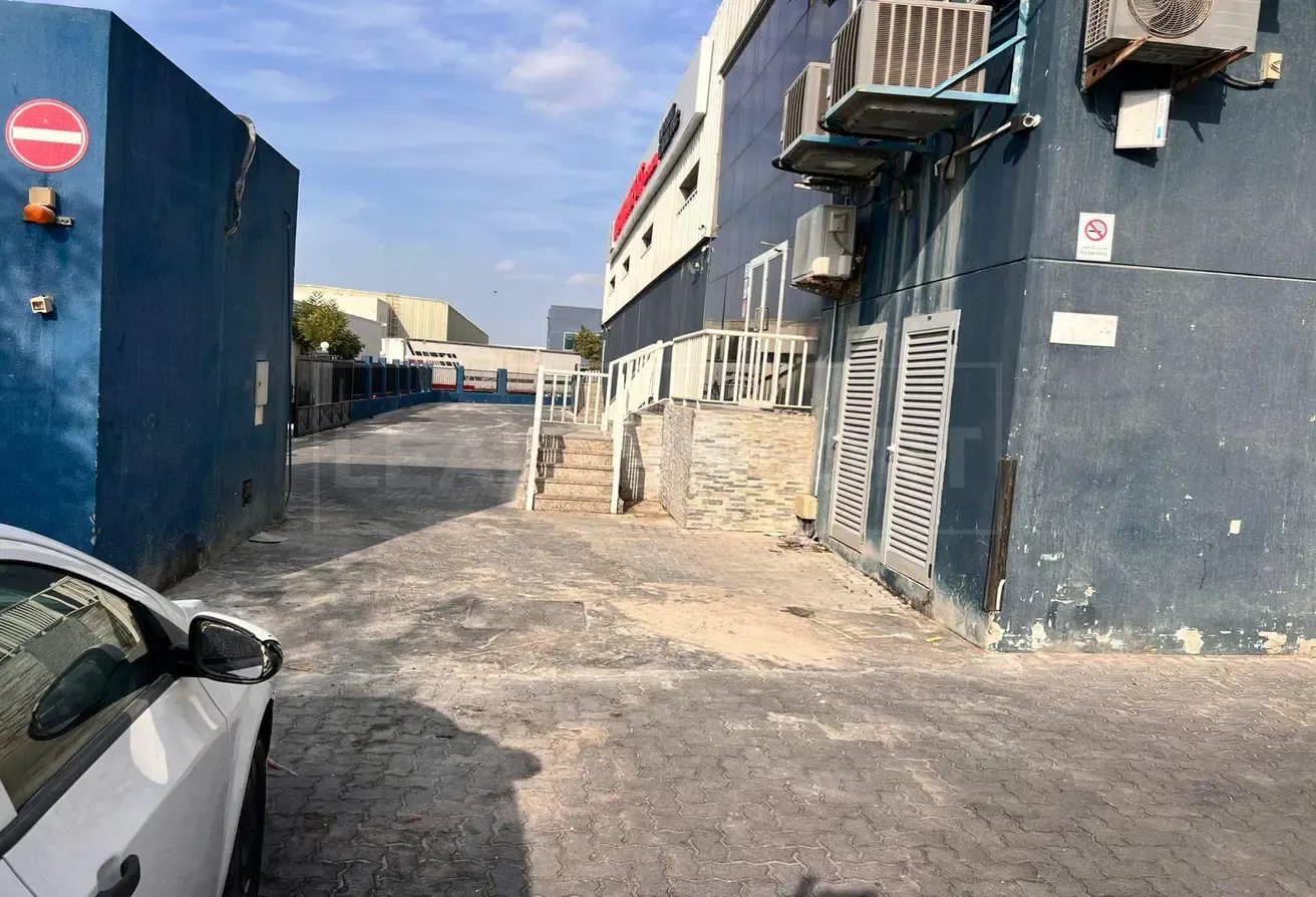 Spacious | plot size 43,000 SqFt | Fully Upgraded