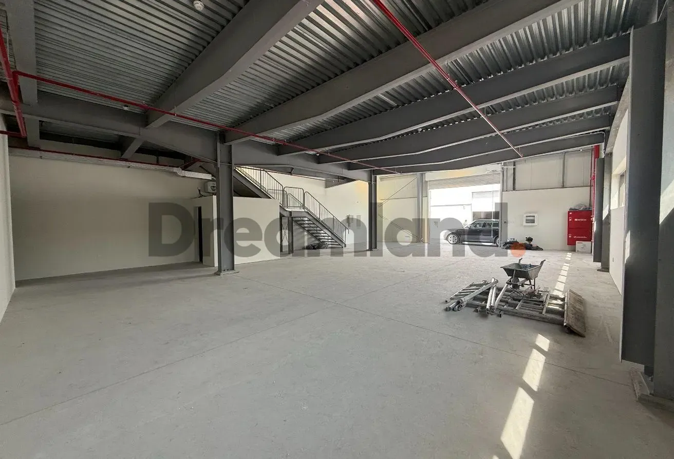 10-Unit Warehouse Facility | Spacious | Fitted