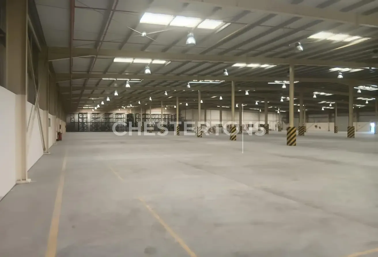 WAREHOUSE FOR SALE I TRADING I HIGH CEILING