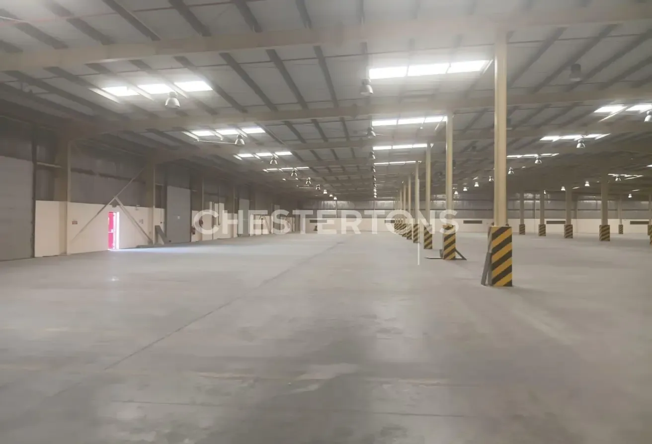 WAREHOUSE FOR SALE I TRADING I HIGH CEILING