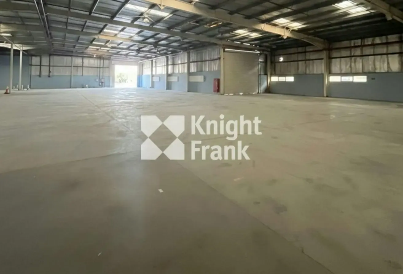 Warehouse for Sale | High Ceiling | 4 Access