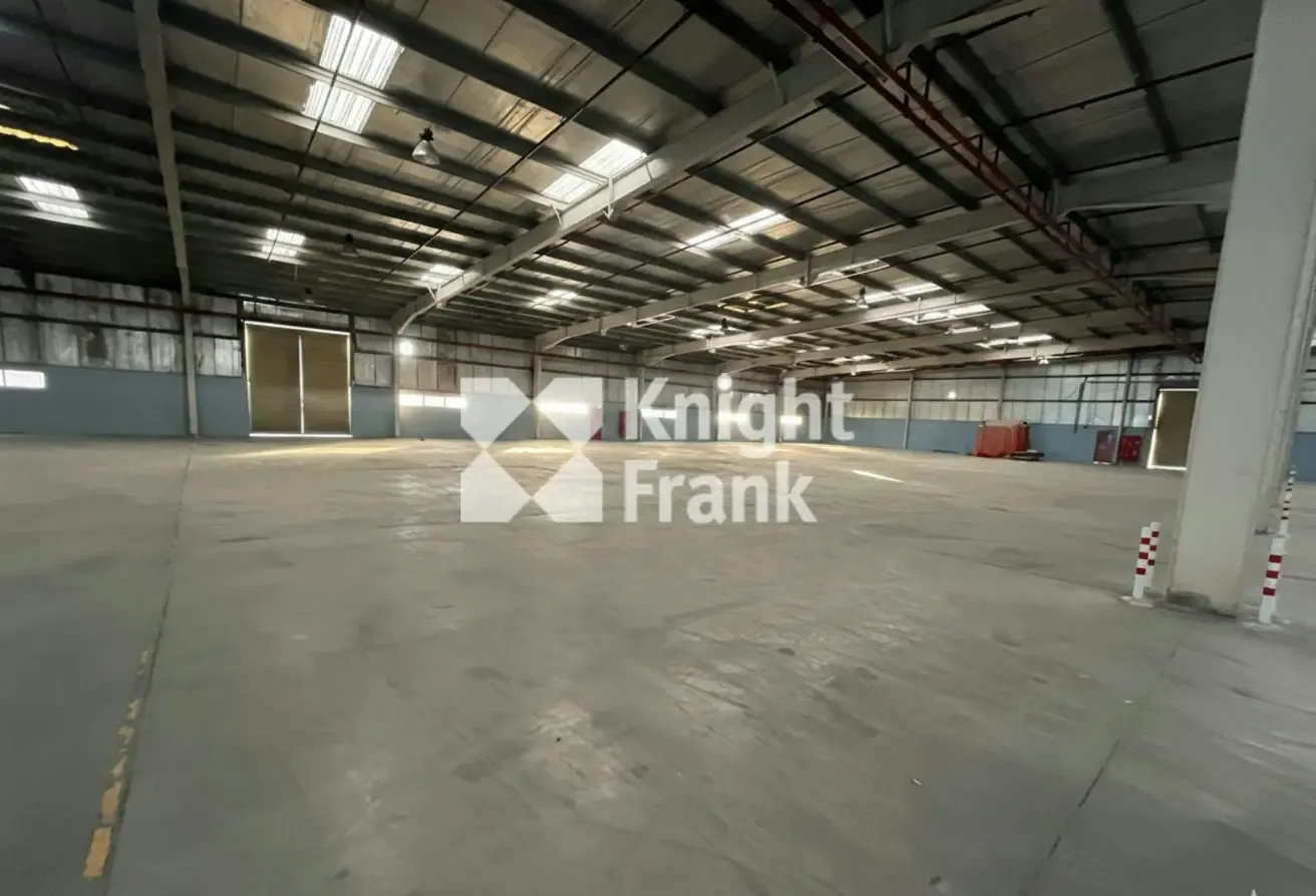 Warehouse for Sale | High Ceiling | 4 Access
