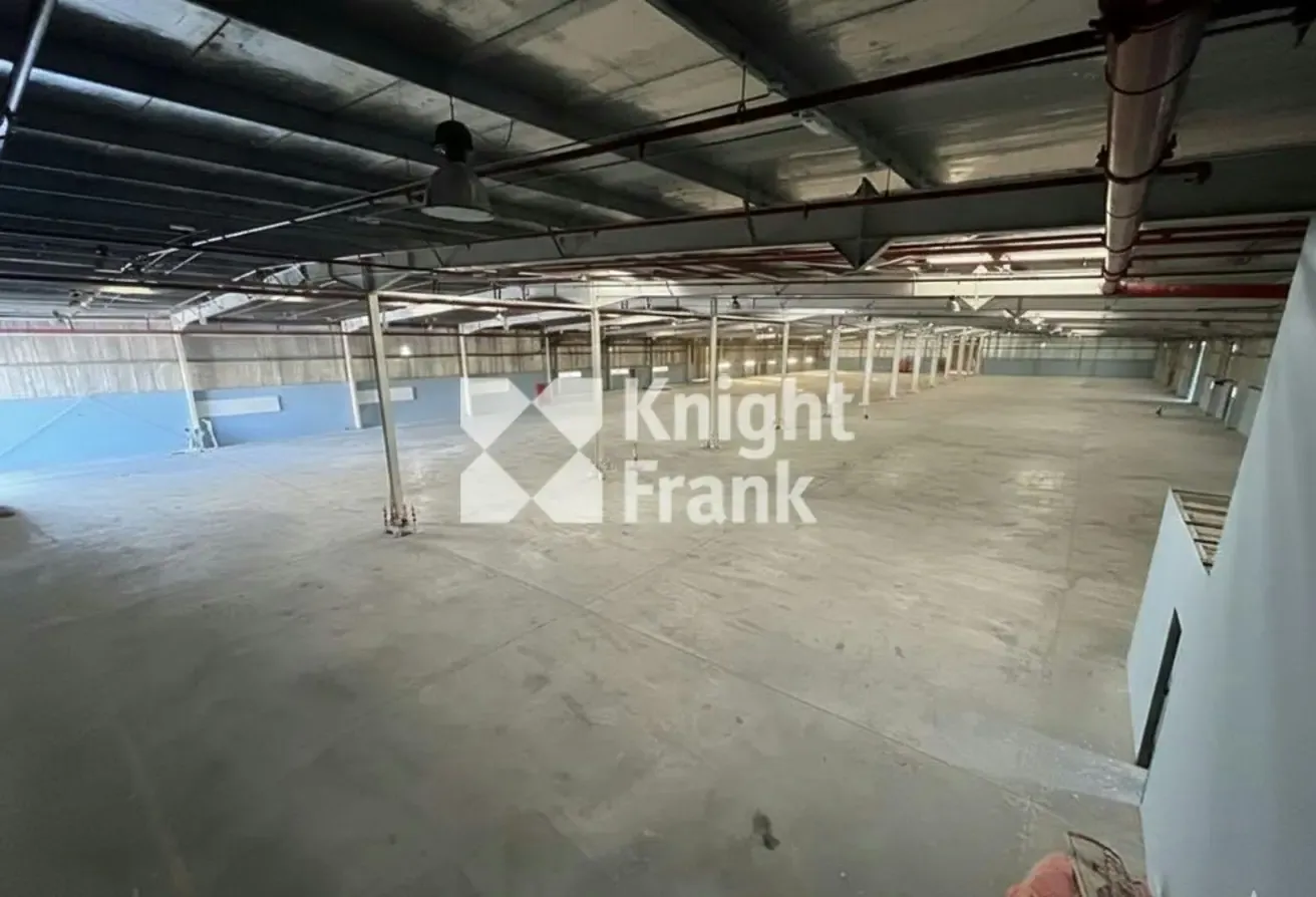 Warehouse for Sale | High Ceiling | 4 Access