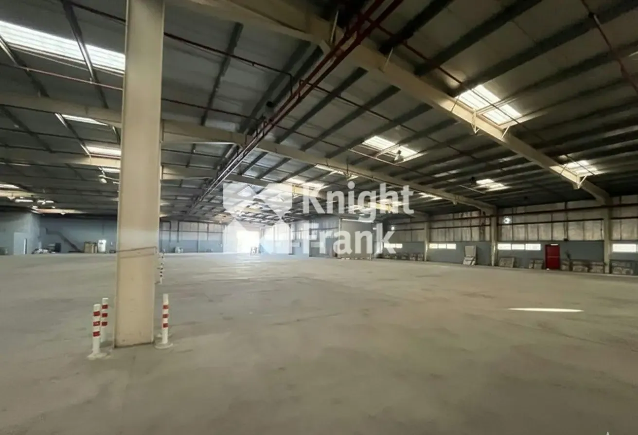 Warehouse for Sale | High Ceiling | 4 Access