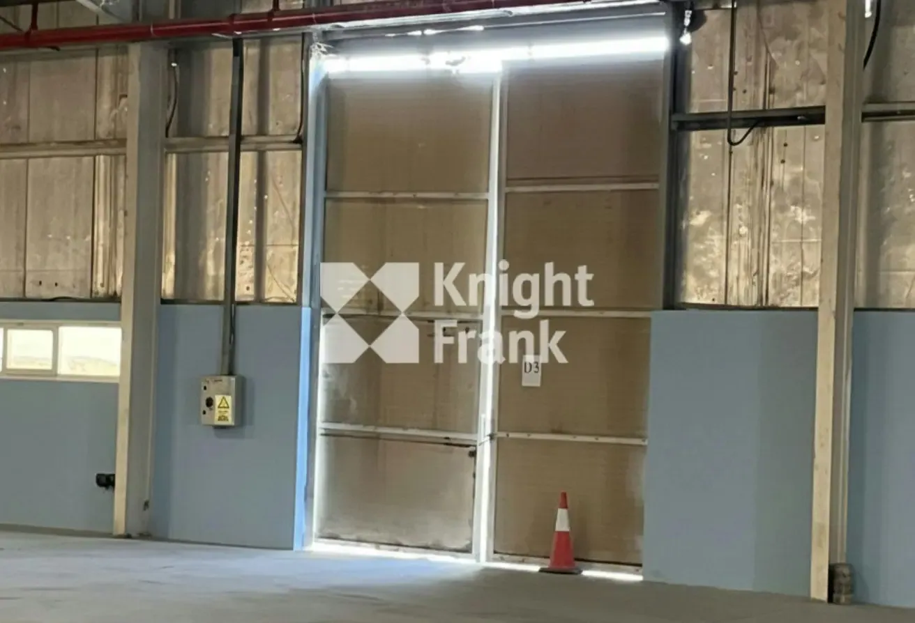 Warehouse for Sale | High Ceiling | 4 Access