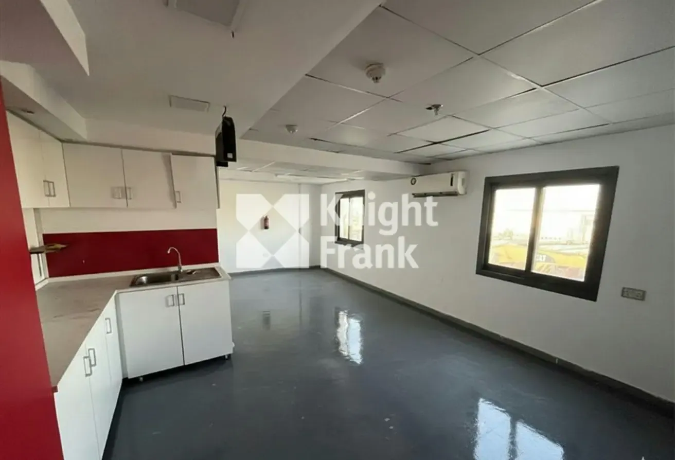Warehouse for Sale | High Ceiling | 4 Access