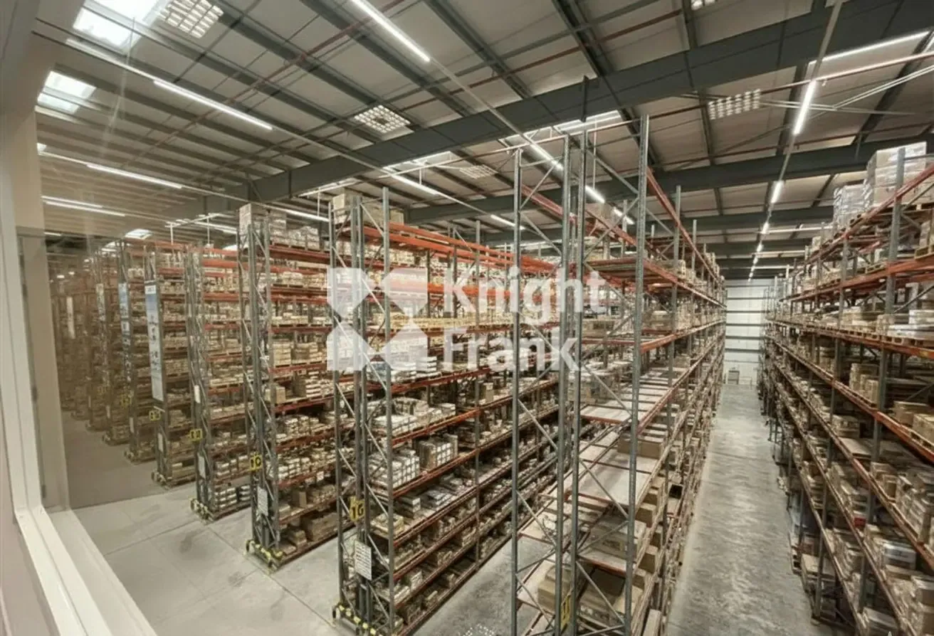 High Spec Logistics Warehouse | Docks and Racking
