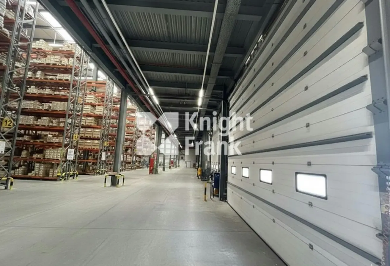 High Spec Logistics Warehouse | Docks and Racking