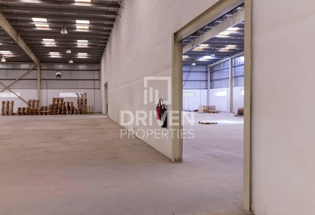 Excellent Semi-fitted Warehouse for Sale