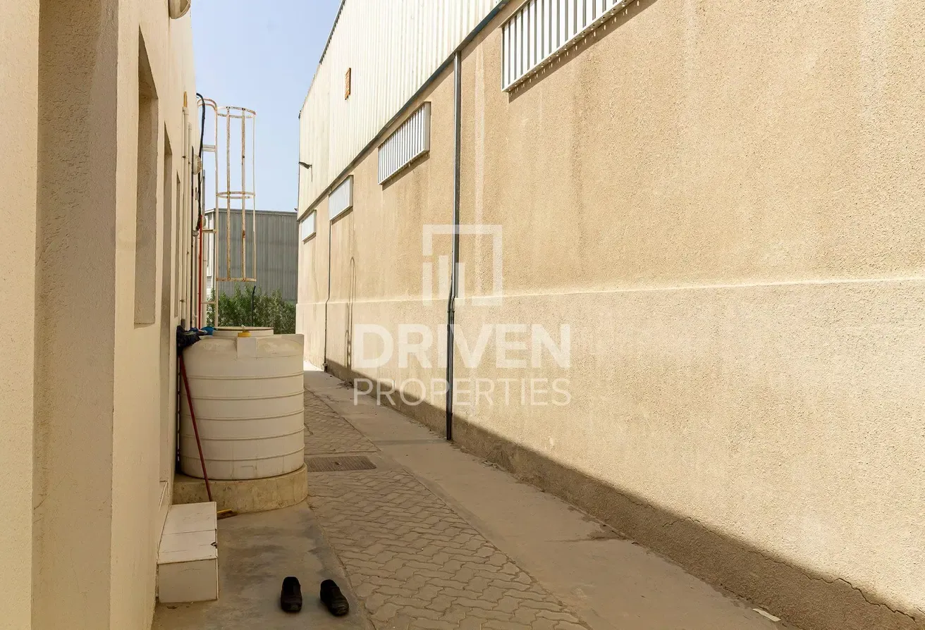 Excellent Semi-fitted Warehouse for Sale