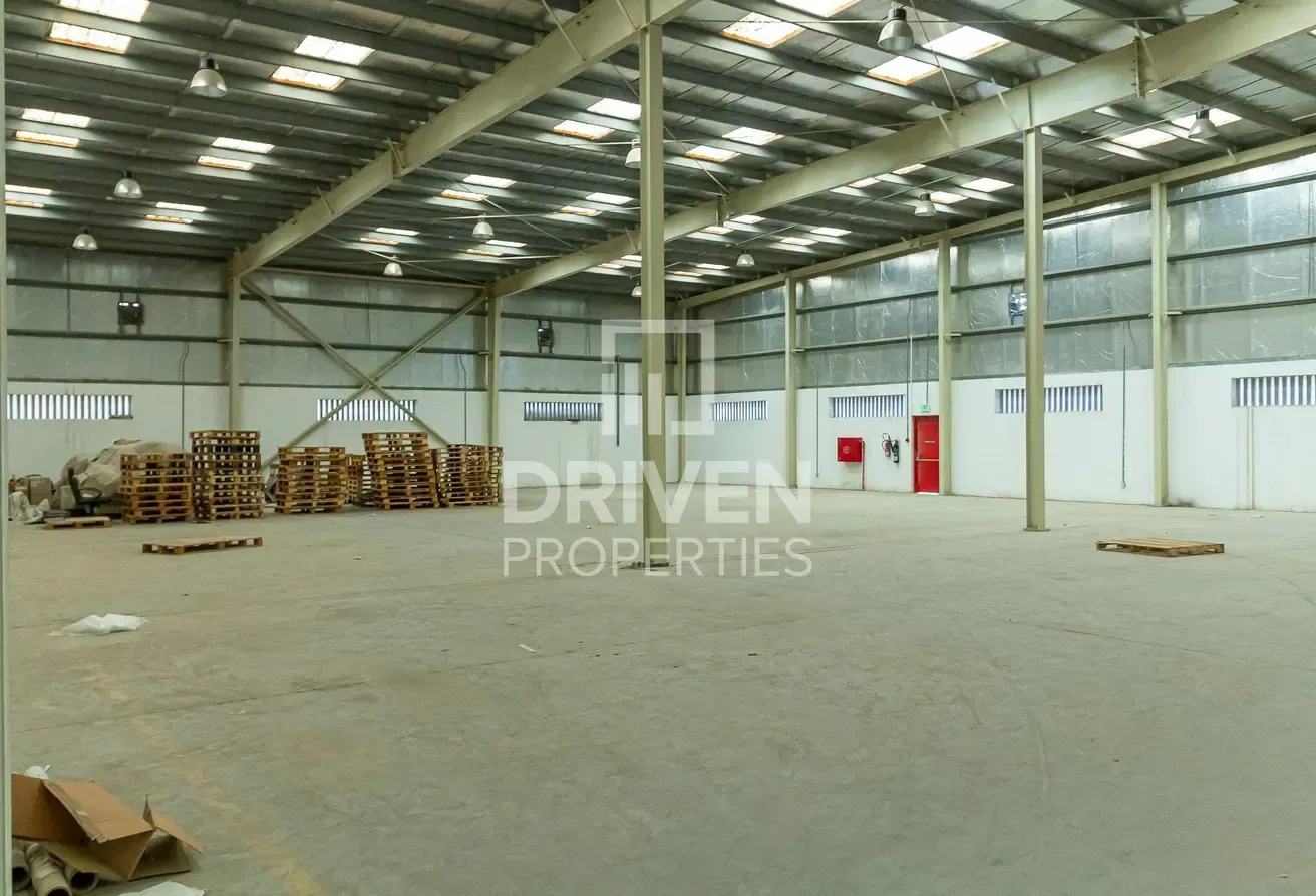 Excellent Semi-fitted Warehouse for Sale