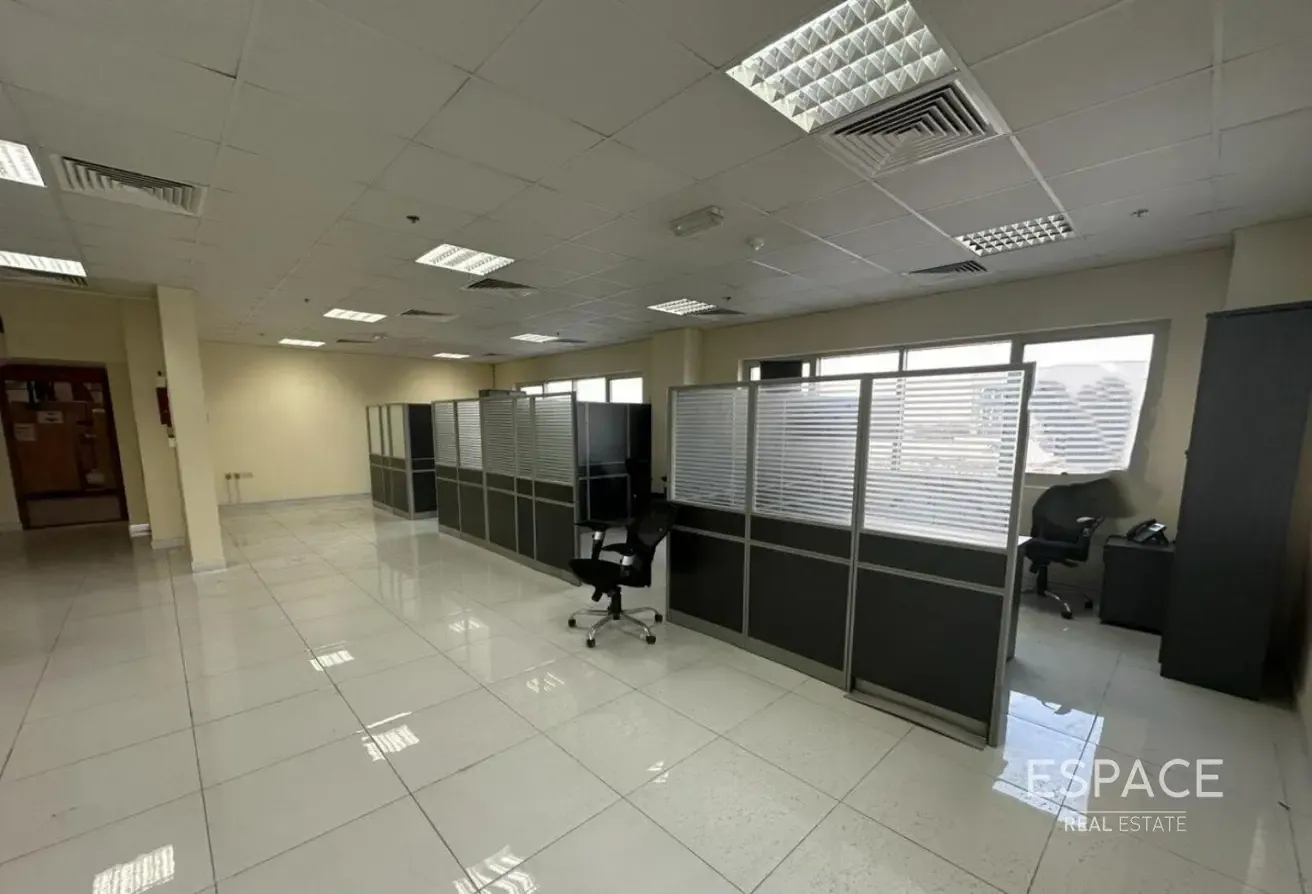 10 Meters | Well Maintained | Corner Unit