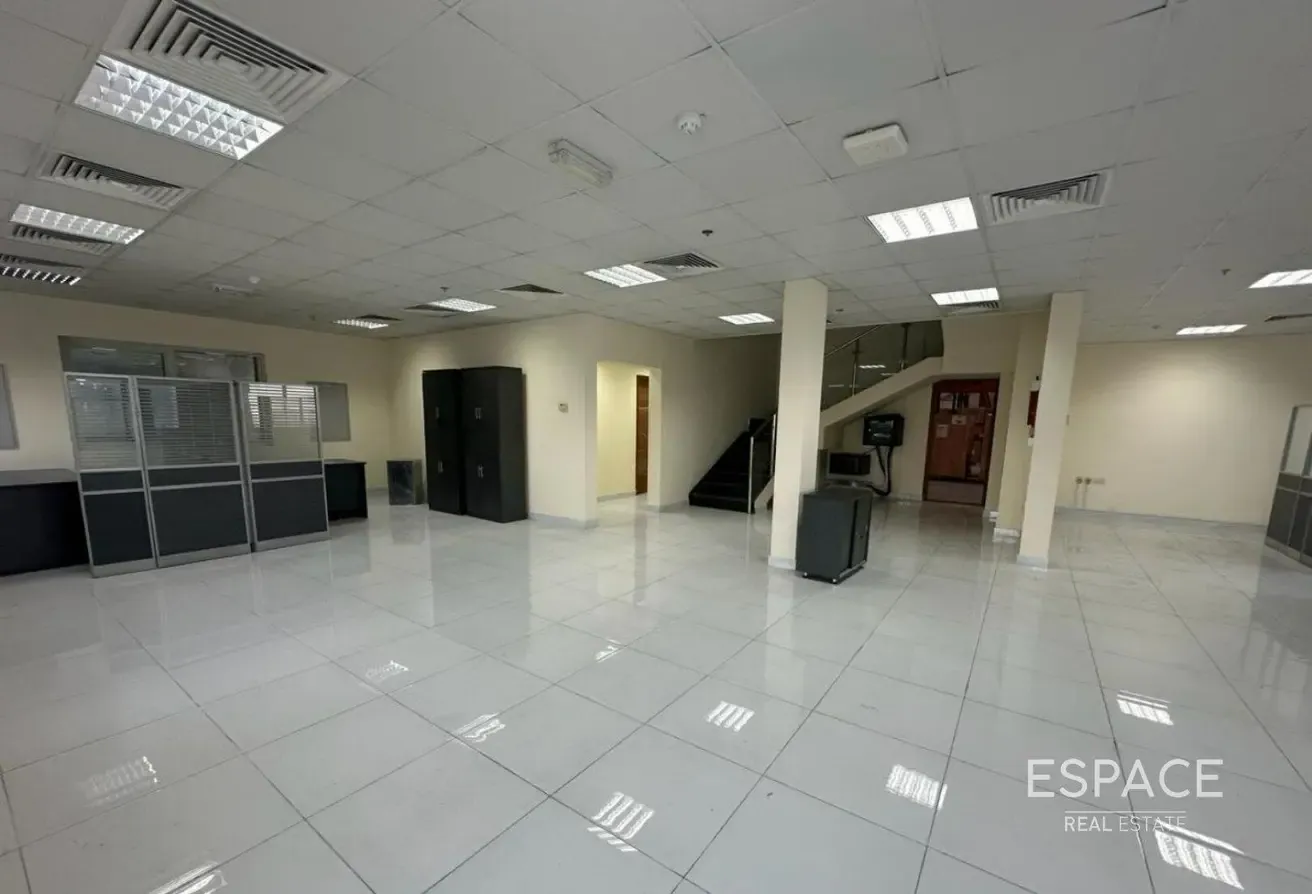 10 Meters | Well Maintained | Corner Unit