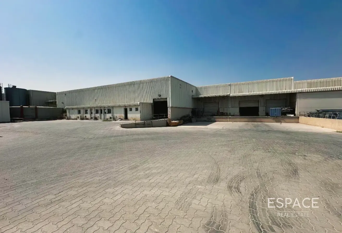 10 Meters | Well Maintained | Corner Unit
