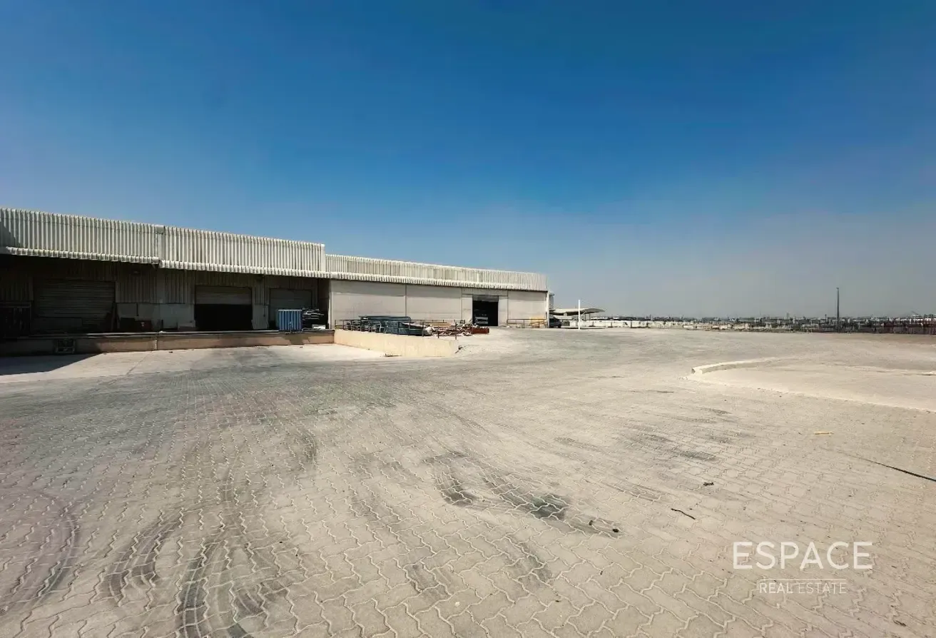 10 Meters | Well Maintained | Corner Unit