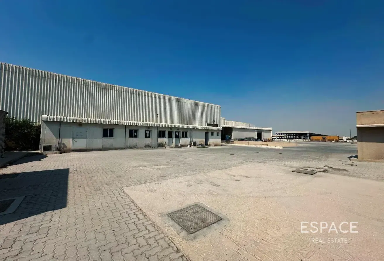 10 Meters | Well Maintained | Corner Unit